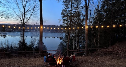 Woodlawn Lakeside Retreat - 2 BR Waterfront Cabin