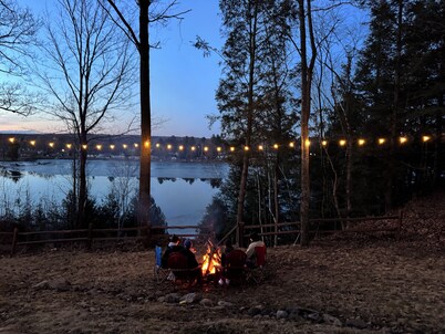 Woodlawn Lakeside Retreat - 2 BR Waterfront Cabin