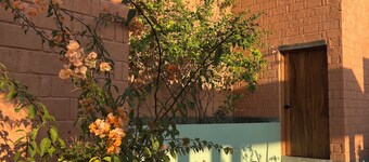 Spacious villa with 7 bedrooms, 2 swimming pools, pool table & ocean views