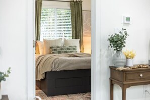 2 bedrooms, desk, iron/ironing board, travel crib