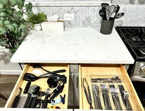 Fridge, microwave, oven, stovetop - Family-friendly Fun in the Sun (San Diego)