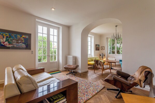 TV, fireplace, DVD player, stereo - Villa Arty Miramar - 3 étoiles - Welkeys (Biarritz)