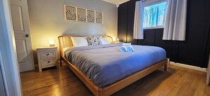 4 Schlafzimmer, Schreibtisch, Bügeleisen/Bügelbrett, Reisekinderbett