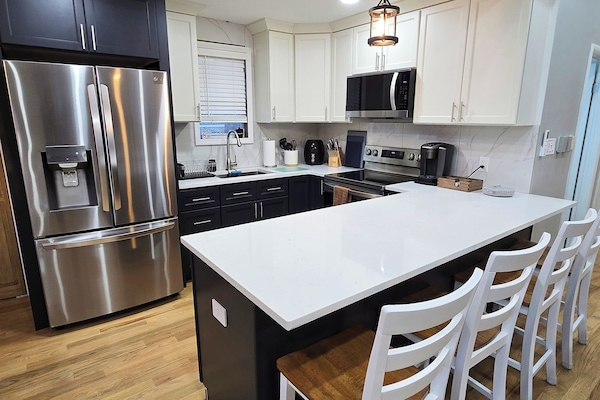 KĂŒhlschrank, Mikrowelle, Ofen, Herdplatte