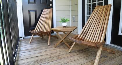 Newly Renovated! Walk to the Vaught from "The Powder Blue Perch"