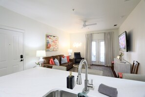 Interior - Vaught Walk - Newly Renovated! Walk to the Grove! (Oxford)