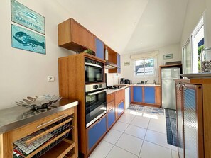 Réfrigérateur, micro-ondes, four, lave-vaisselle
