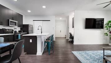Fridge, microwave, stovetop, dishwasher