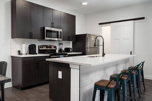 Fridge, microwave, stovetop, dishwasher