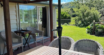 Country Escape By The Beach - Pet Friendly!