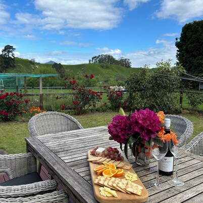 Country Escape By The Beach - Pet Friendly! 