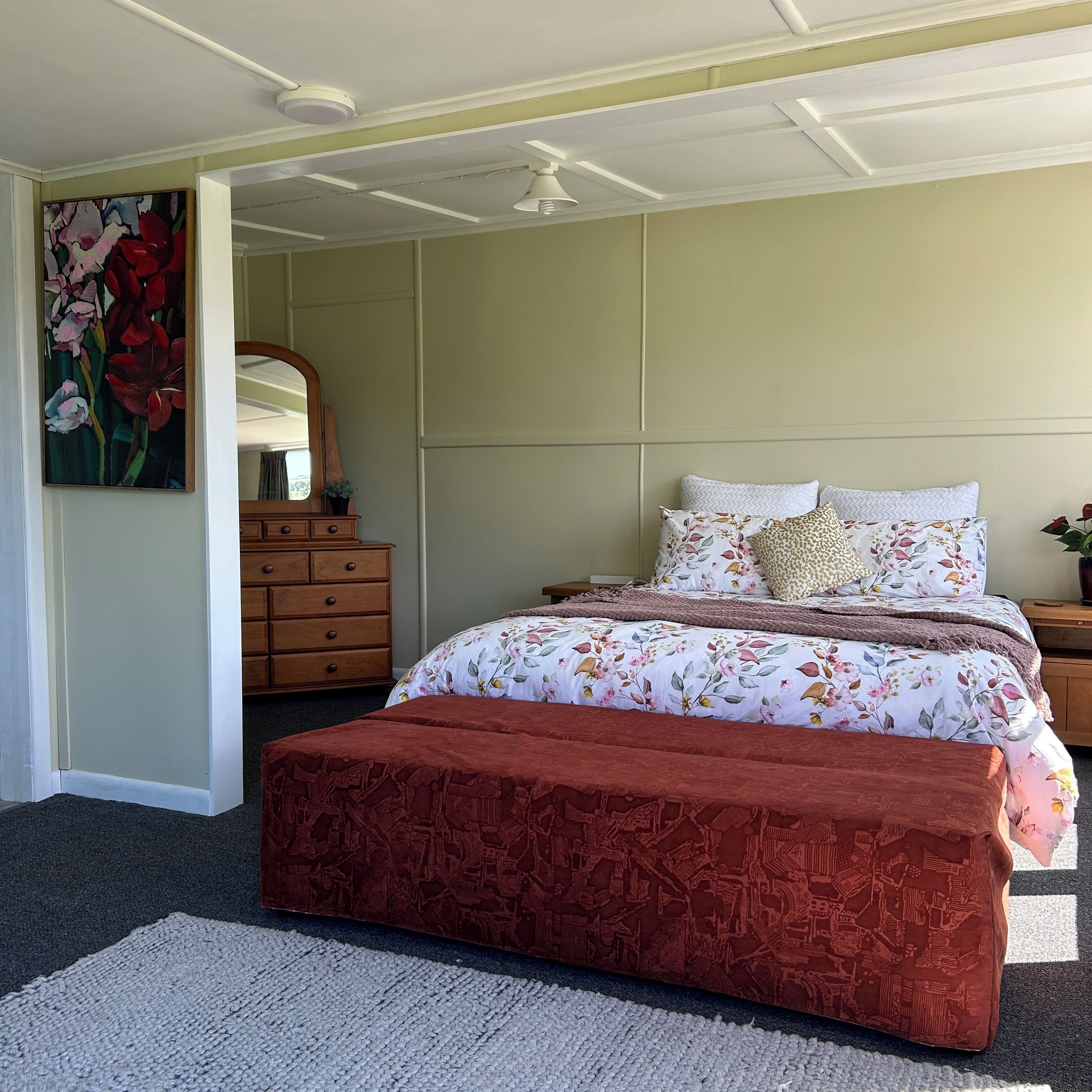 4 bedrooms, iron/ironing board, free WiFi, bed sheets