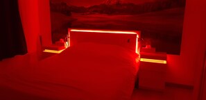 2 chambres, fer et planche à repasser, Wi-Fi, draps fournis