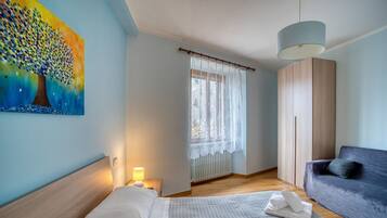 2 bedrooms, iron/ironing board, WiFi, bed sheets