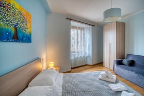 2 makuuhuonetta, silitysrauta/-lauta, Wi-Fi, vuodevaatteet