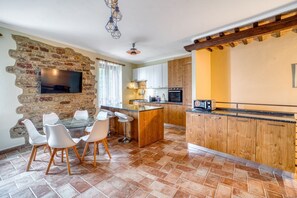 Dining - GuestHost - Cozy apartment of 72 sqm, sleeping 6 people, on the 1st floor of a period building (NO lift and STAIRS to access) with access to the roof terrace offering a panoramic view over the city.We are located in the heart of Assisi (ZTL - Restricted  (Assisi)