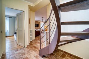 Interior - GuestHost - Cozy apartment of 72 sqm, sleeping 6 people, on the 1st floor of a period building (NO lift and STAIRS to access) with access to the roof terrace offering a panoramic view over the city.We are located in the heart of Assisi (ZTL - Restricted  (Assisi)