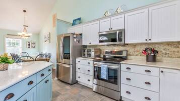 雪櫃、微波爐、焗爐、爐具