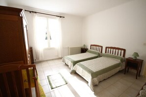 3 bedrooms, iron/ironing board, internet