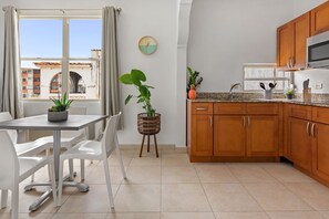 Apartment | 2 bedrooms - Vacation Getaway in Ocean Park With Parking (San Juan)