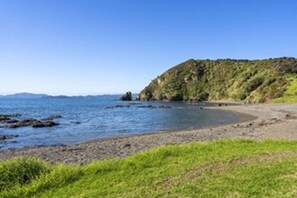 Beach - 3 Bedroom 3 Bathroom Luxury Home (Russell)