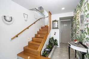 Interior - 3 Bedroom 3 Bathroom Luxury Home (Russell)