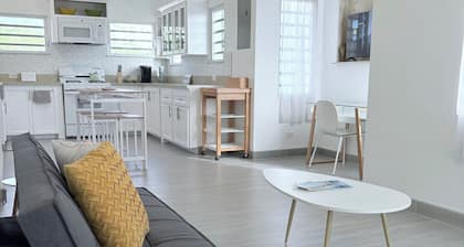 CARTeas Cozy Caribbean 2-Bedroom Suite Apartment, Centrally Located in Anguilla