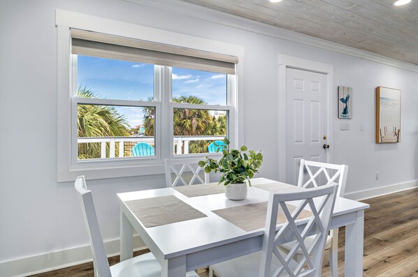 Dining - Ocean-view 2 bed 1 bath near island center on beautiful Saint George Island (Saint George Island)