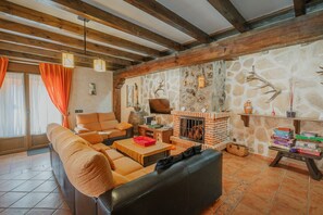 TV, lareira, DVD player