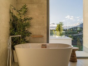 Douche, sèche-cheveux, serviettes fournies