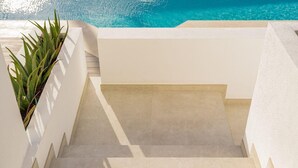 A staircase leading to a pool with a clear view of the water. - Villa '11 Sunset' with Mountain View, Wi-Fi and Air Conditioning (Marbella)