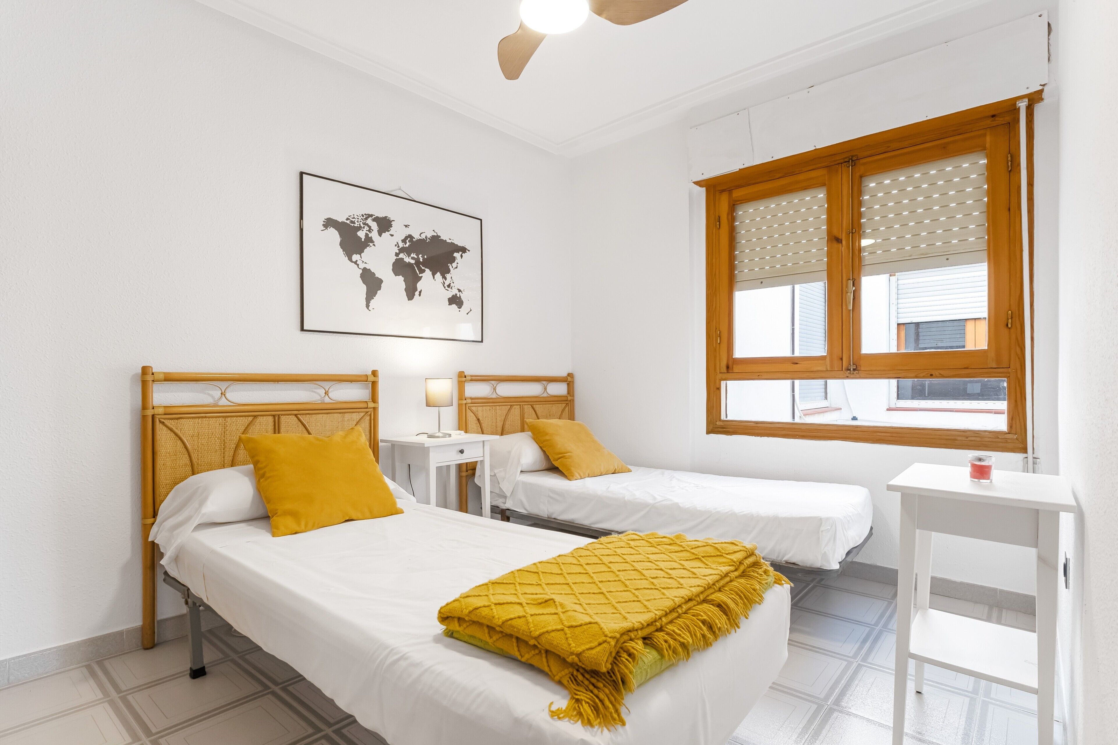 2 室のベッドルーム、WiFi (無料)、ベッドシーツ