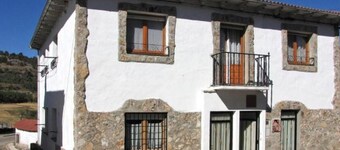 Casa rural 'El Cerro' con vistas a la montaña y balcón