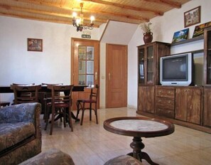 TV - Country House 'El Fronton' with Mountain View (Vadillo)