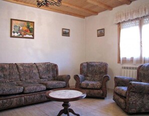 TV - Country House 'El Fronton' with Mountain View (Vadillo)