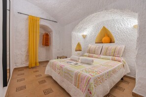 2 bedrooms, iron/ironing board, free WiFi, bed sheets - Country House 'La Higuera' with Mountain View, Wi-Fi and Air Conditioning (Benalúa)