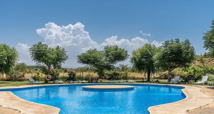 Country House 'La Higuera' with Mountain View, Wi-Fi and Air Conditioning