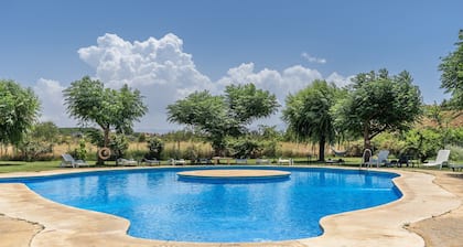 Country House 'La Higuera' with Mountain View, Wi-Fi and Air Conditioning