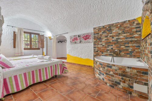 Country House 'El Melocotonero' with Mountain View, Wi-Fi and Air Conditioning
