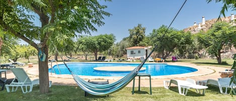 حمام سباحة
