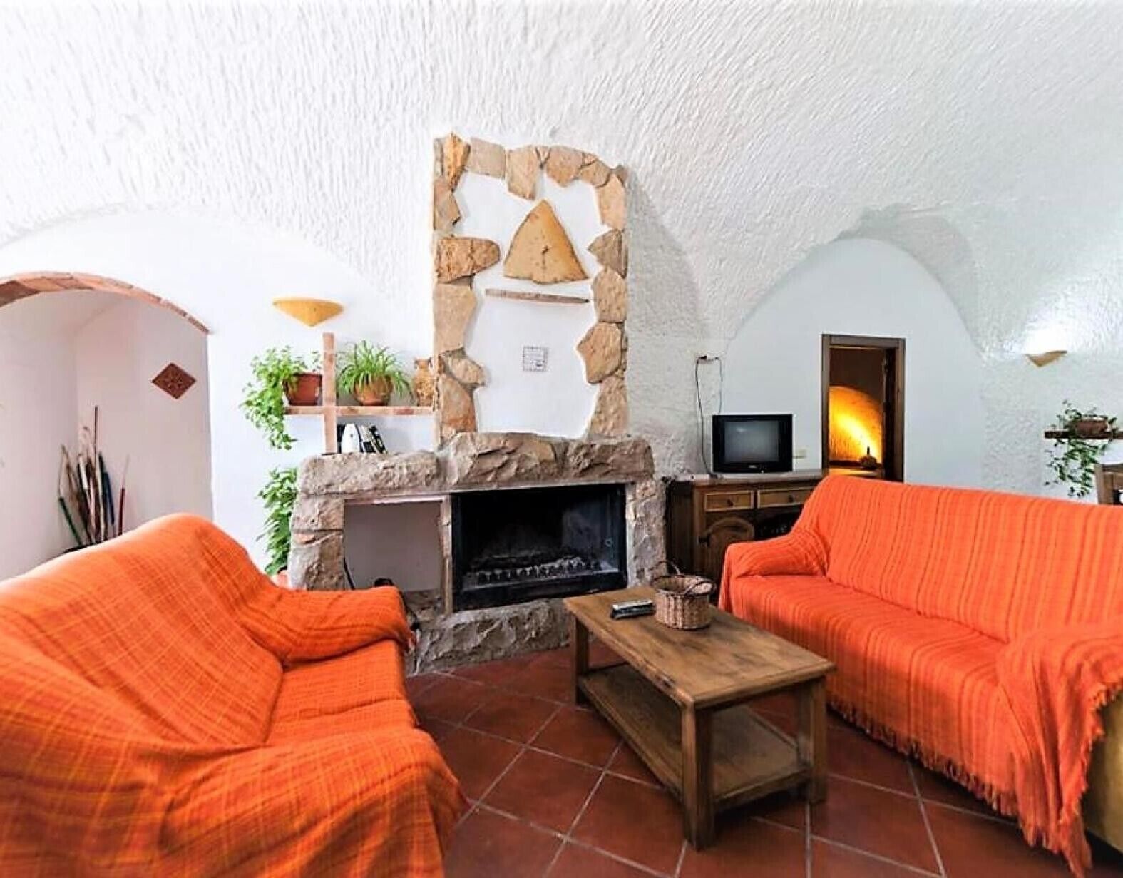 TV, fireplace, DVD player, ping pong