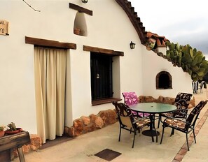 Outdoor dining - Country House 'El Granado' with Shared Pool, Wi-Fi and Air Conditioning (Benalúa)
