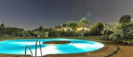 حمام سباحة