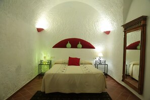 1 bedroom, iron/ironing board, free WiFi, bed sheets - Country House 'Los Cerezos' with Shared Pool, Wi-Fi and Air Conditioning (Benalúa)