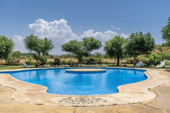 حمام سباحة