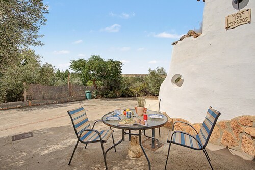 Country House 'Los Cerezos' with Shared Pool, Wi-Fi and Air Conditioning