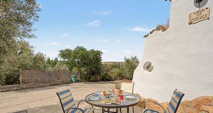 Country House 'Los Cerezos' with Shared Pool, Wi-Fi and Air Conditioning