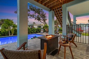Terrace/patio - New Build, Close to Beach, Heated Pool - Suntide - Roelens (Fort Myers Beach)