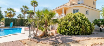 Holiday Home 'Limonita' with Private Pool, Wi-Fi and Air Conditioning