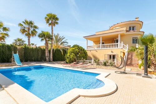 Holiday Home 'Limonita' with Private Pool, Wi-Fi and Air Conditioning